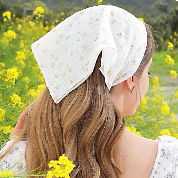 Floral Hair Accessory - Picture 2 of 2